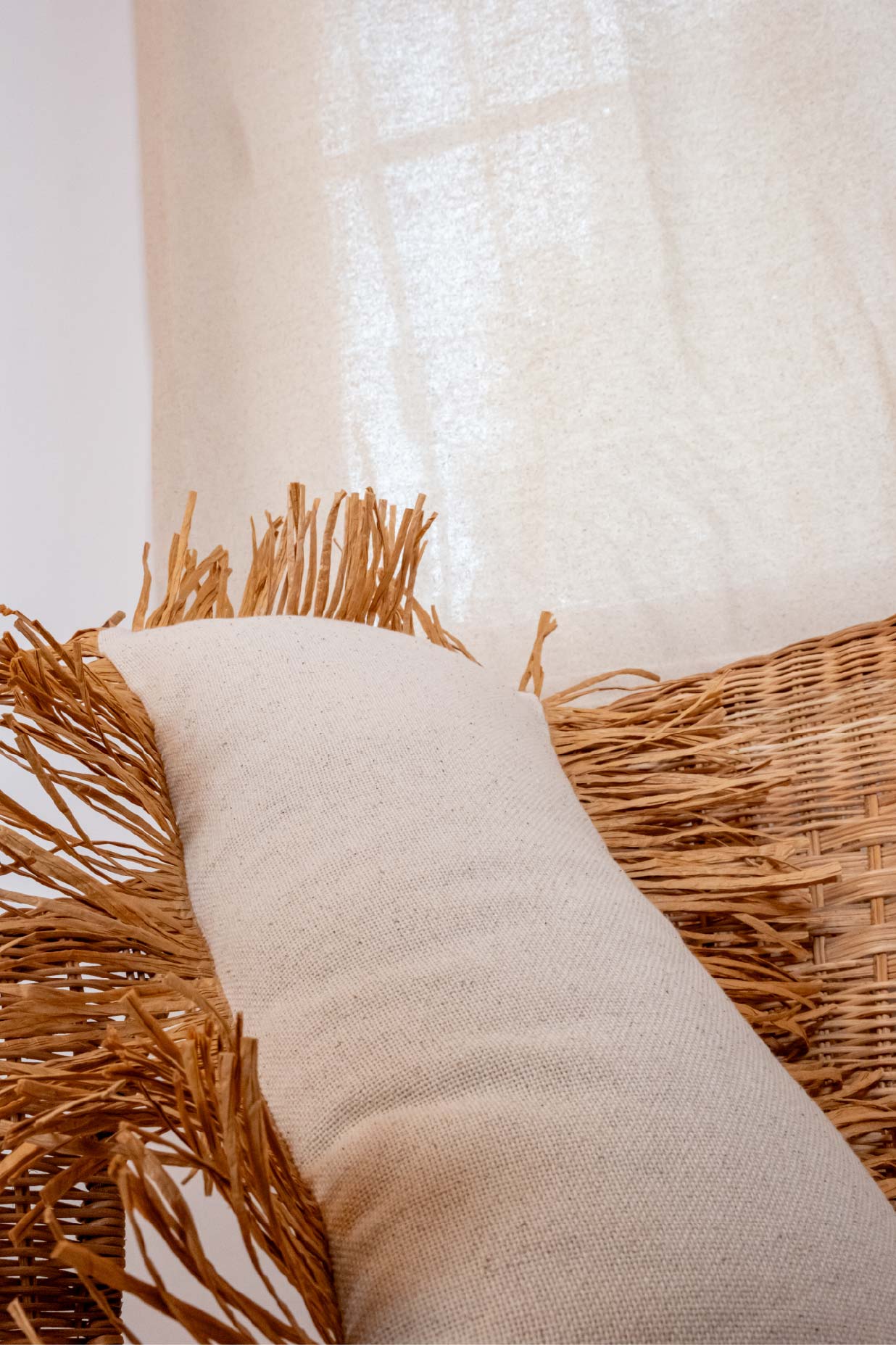 Bohem Rafya Püsküllü Doğal Kumaş Kırlent Kılıfı Bej 25x50 cm