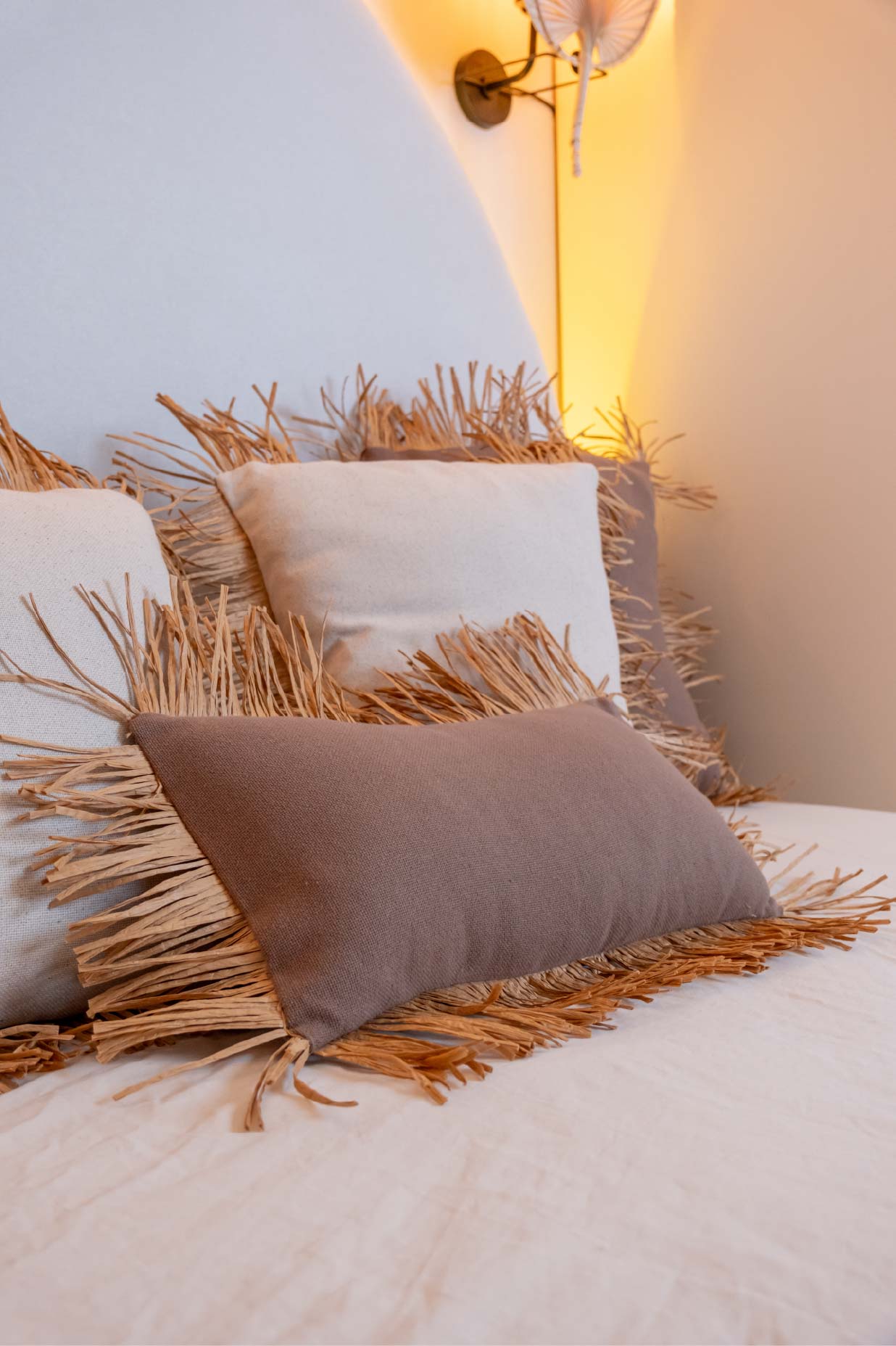 Bohem Rafya Püsküllü Doğal Kumaş Kırlent Kılıfı Kahve 25x50 cm