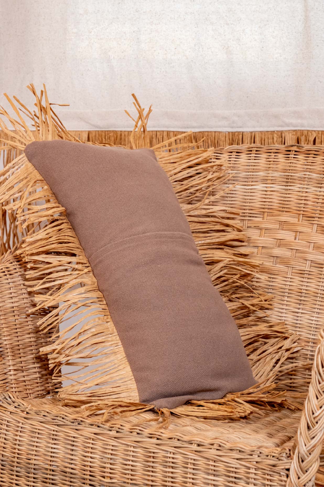 Bohem Rafya Püsküllü Doğal Kumaş Kırlent Kılıfı Kahve 25x50 cm