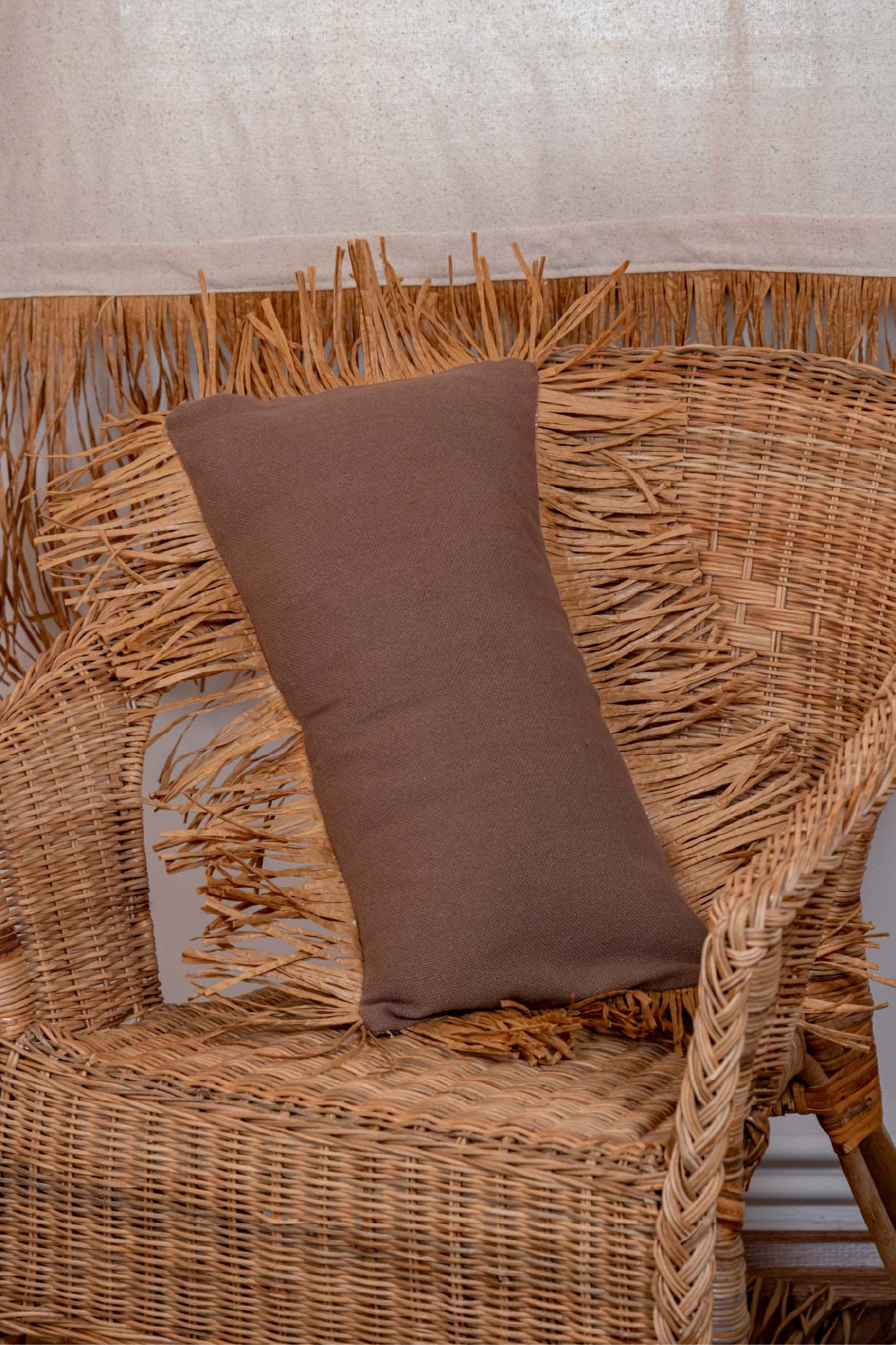 Bohem Rafya Püsküllü Doğal Kumaş Kırlent Kılıfı Kahve 25x50 cm