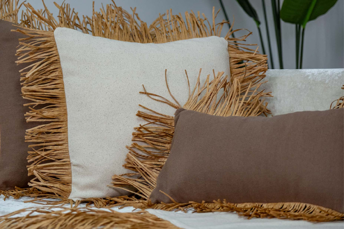 Bohem Rafya Püsküllü Doğal Kumaş Kırlent Kılıfı Kahve 25x50 cm