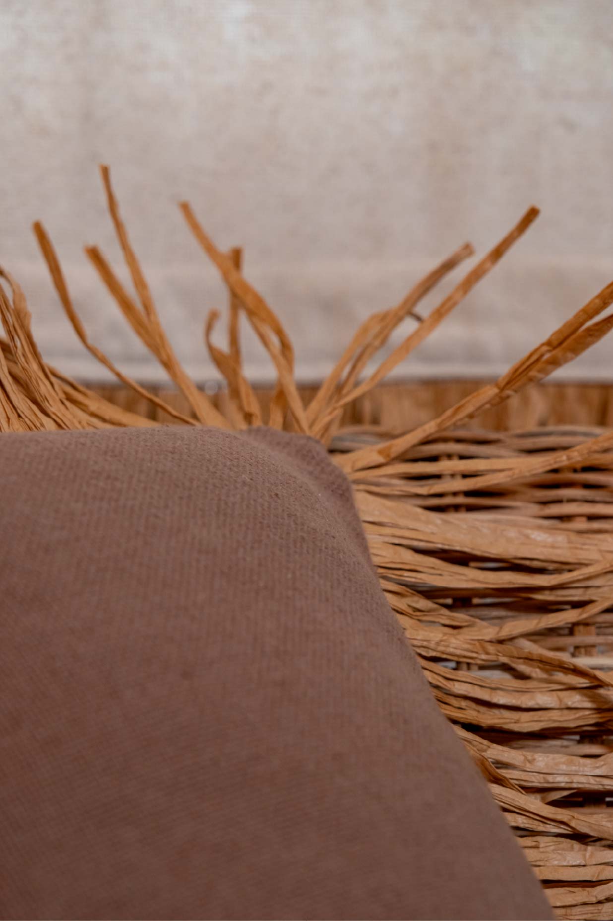 Bohem Rafya Püsküllü Doğal Kumaş Kırlent Kılıfı Kahve 45x45 cm