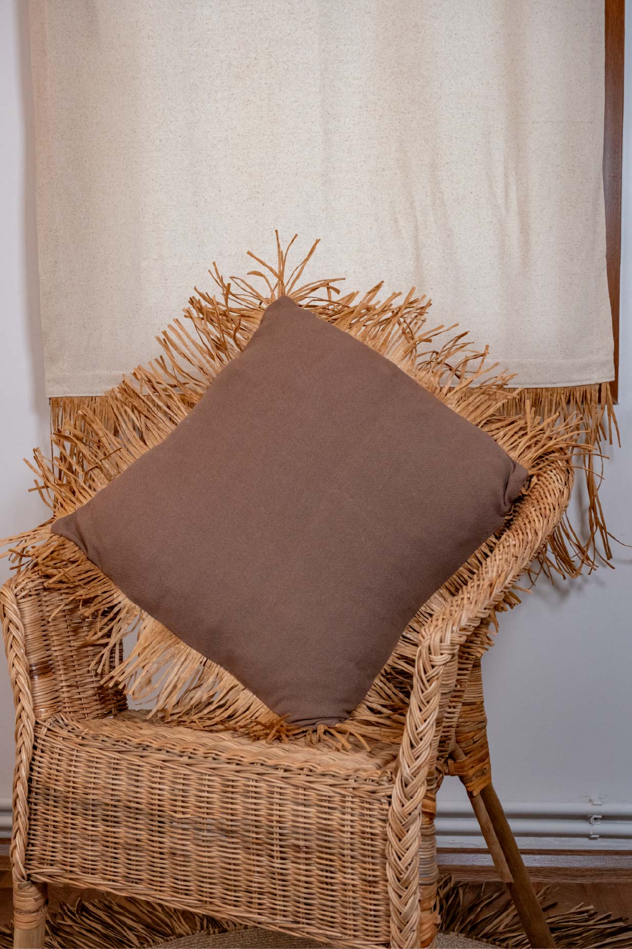 Bohem Rafya Püsküllü Doğal Kumaş Kırlent Kılıfı Kahve 45x45 cm