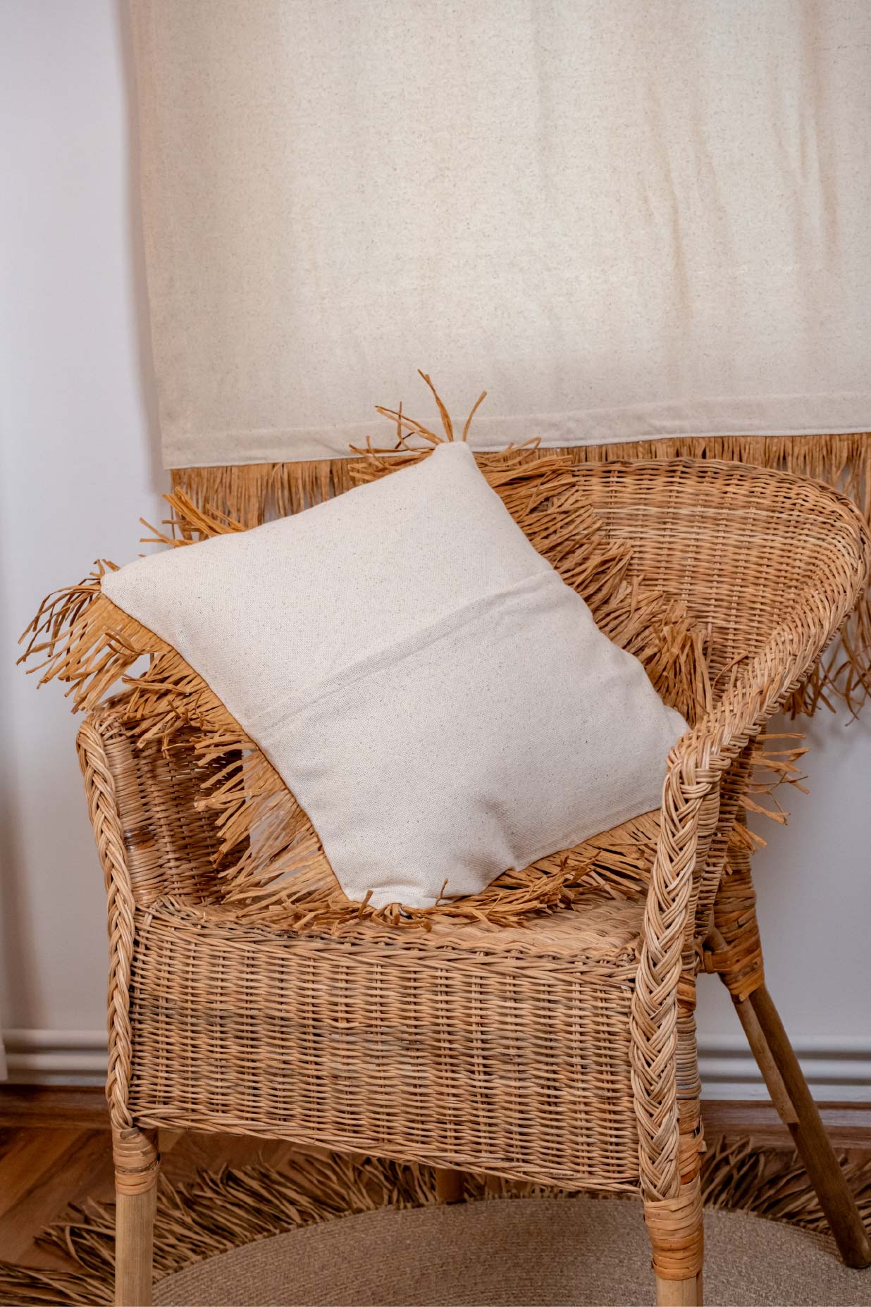 Bohem Rafya Püsküllü Doğal Kumaş Kırlent Kılıfı Bej 45x45 cm