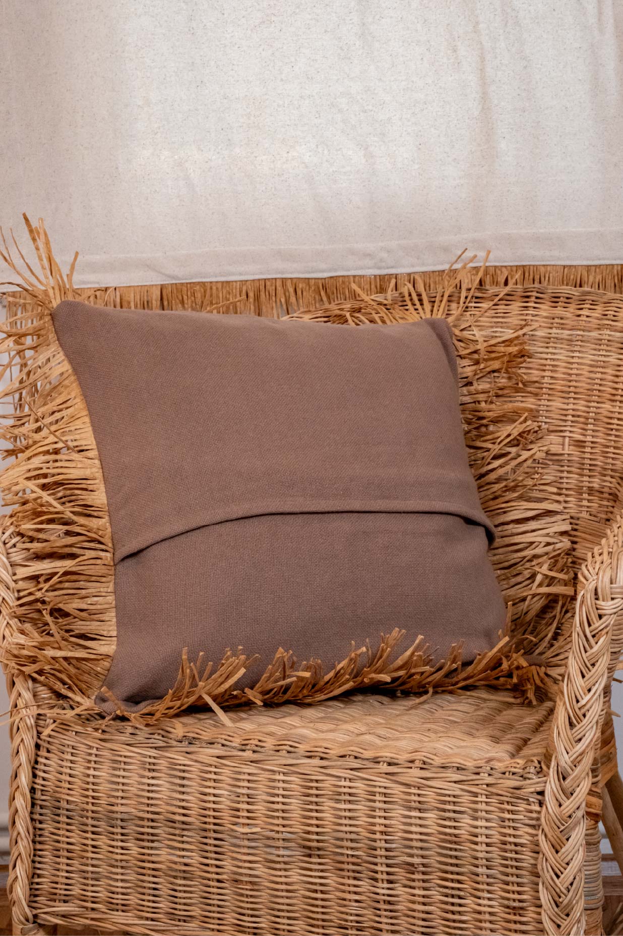 Bohem Rafya Püsküllü Doğal Kumaş Kırlent Kılıfı Kahve 45x45 cm