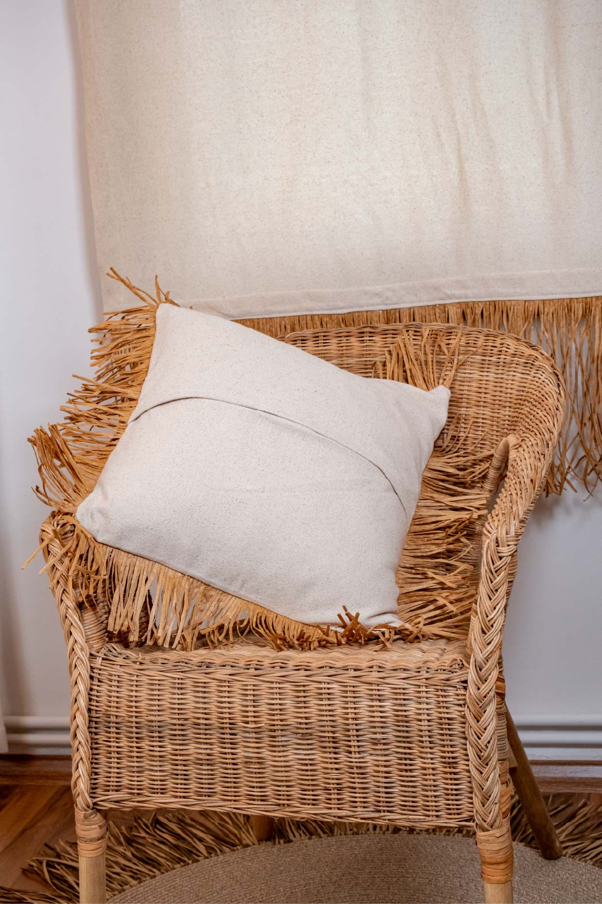 Bohem Rafya Püsküllü Doğal Kumaş Kırlent Kılıfı Bej 45x45 cm